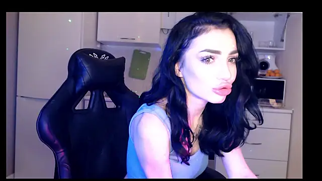 NancyLovee  online show from 12.10.24