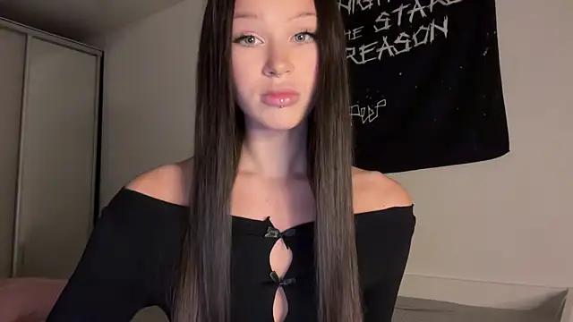 Snapshot of ur_molly chatting on 09.12.25 ur molly online show from 09.12.25