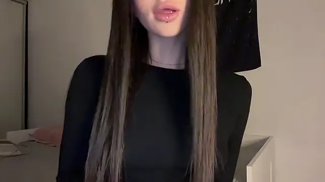 Snapshot of ur_molly chatting on 09.19.25 ur molly online show from 09.19.25