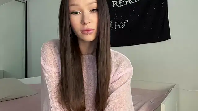 Snapshot of ur_molly chatting on 09.27.25 ur molly online show from 09.27.25