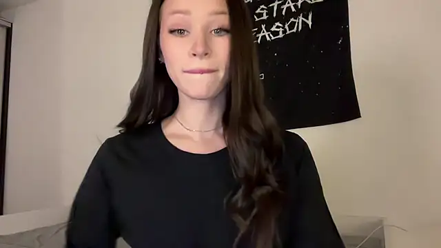 Snapshot of ur_molly chatting on 10.17.25 ur molly online show from 10.17.25