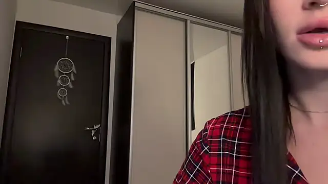 Snapshot of ur_molly chatting on 10.20.25 ur molly online show from 10.20.25