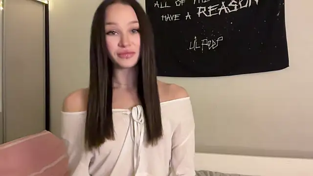 Snapshot of ur_molly chatting on 11.13.25 ur molly online show from 11.13.25