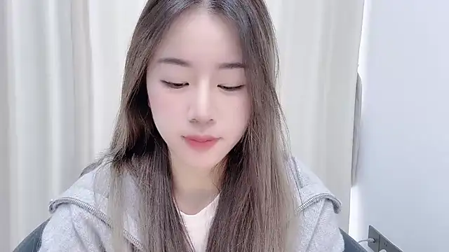 chloe-01 online show from 12.05.24