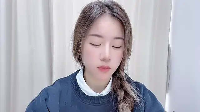 chloe-01 online show from 12.16.24