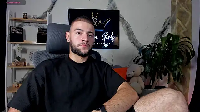 MaximusDick1  online show from 12.21.25