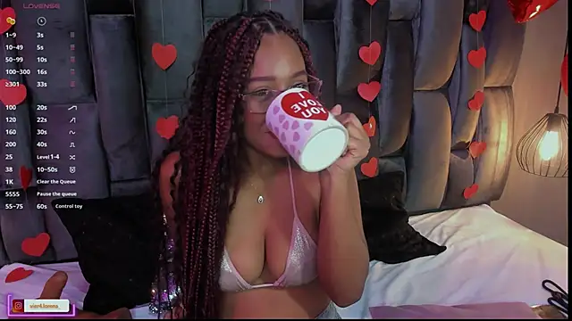 Snapshot of Lorena_Vieira_ chatting on 02.13.25 Lorena Vieira  online show from 02.13.25