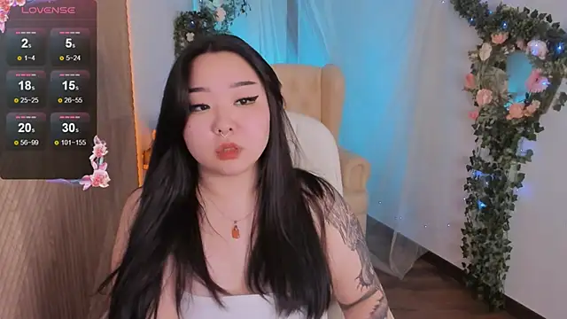 Snapshot of mei_honey_ chatting on 12.27.24 mei honey  online show from 12.27.24