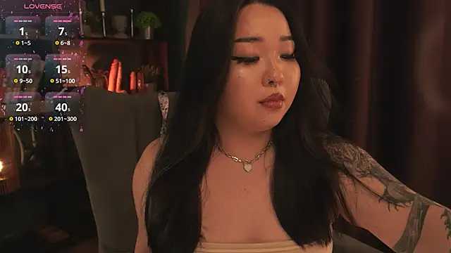 Snapshot of mei_honey_ chatting on 10.14.25 mei honey  online show from 10.14.25