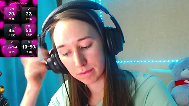 Snapshot of --Model--2 chatting on 01.18.25 --Model--2 online show from 01.18.25