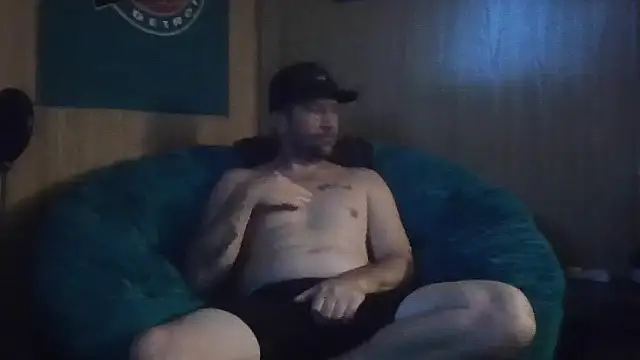 Snapshot of Edward_LongCock chatting on 11.10.25 Edward LongCock online show from 11.10.25