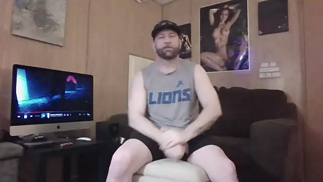 Snapshot of Edward_LongCock chatting on 04.06.26 Edward LongCock online show from 04.06.26
