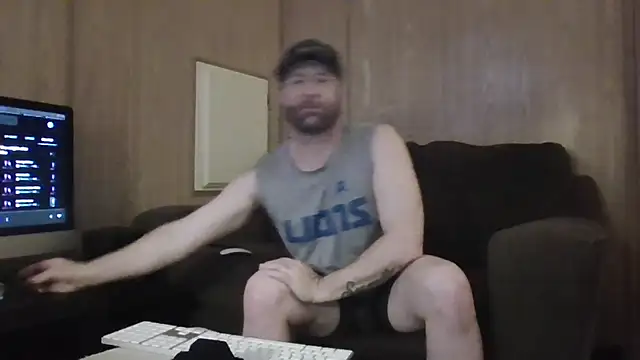 Snapshot of Edward_LongCock chatting on 04.12.26 Edward LongCock online show from 04.12.26
