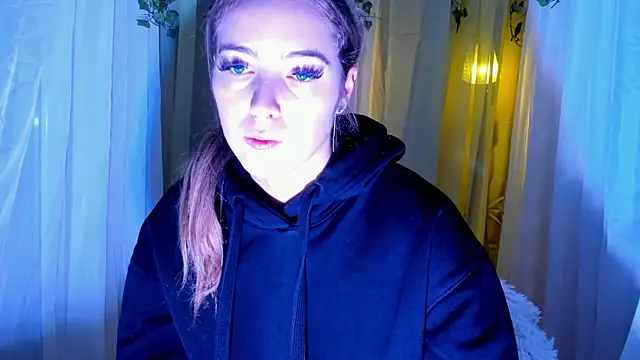 Snapshot of Lioneass chatting on 12.15.24 Lioneass online show from 12.15.24