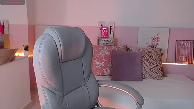 Snapshot of violeta_leon chatting on 03.22.25 violeta leon online show from 03.22.25