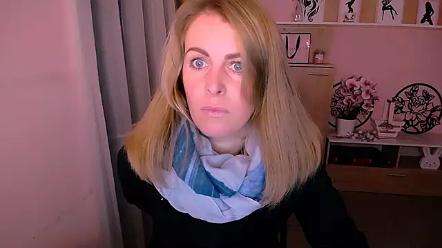 Snapshot of Hot_Milady chatting on 12.05.24 Hot Milady online show from 12.05.24