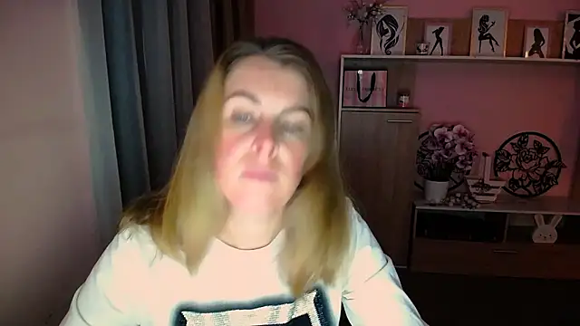 Snapshot of Hot_Milady chatting on 12.09.24 Hot Milady online show from 12.09.24