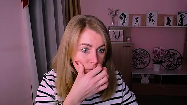 Snapshot of Hot_Milady chatting on 12.16.24 Hot Milady online show from 12.16.24