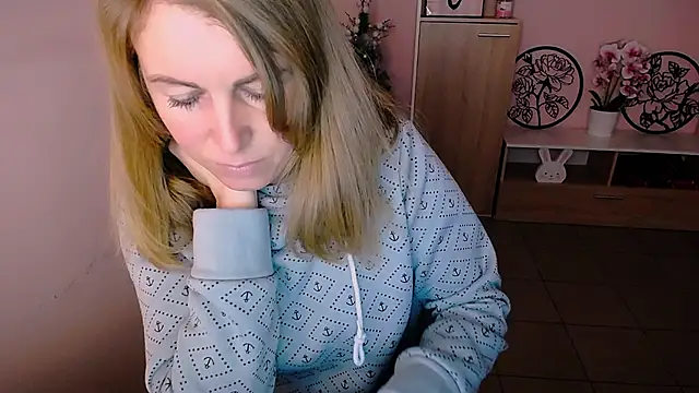 Snapshot of Hot_Milady chatting on 12.19.24 Hot Milady online show from 12.19.24