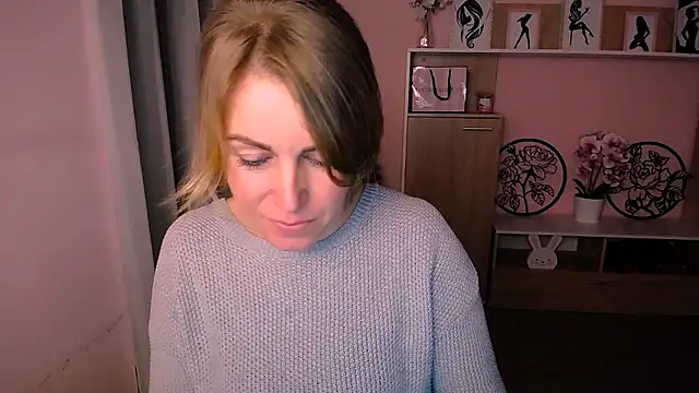 Snapshot of Hot_Milady chatting on 12.23.24 Hot Milady online show from 12.23.24
