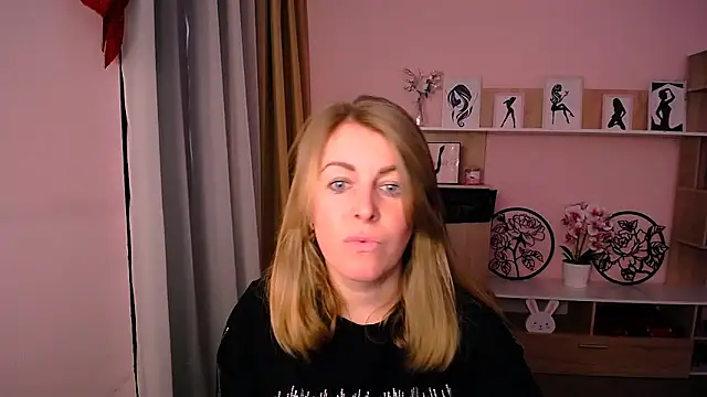 Snapshot of Hot_Milady chatting on 01.15.25 Hot Milady online show from 01.15.25
