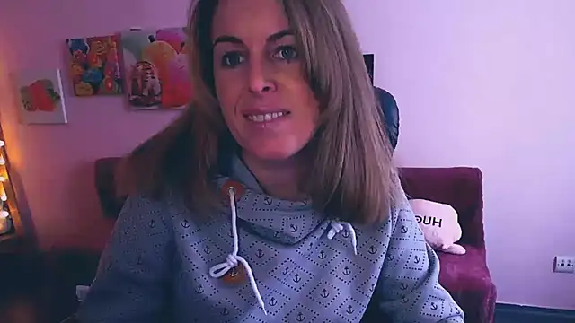 Snapshot of Hot_Milady chatting on 02.10.25 Hot Milady online show from 02.10.25