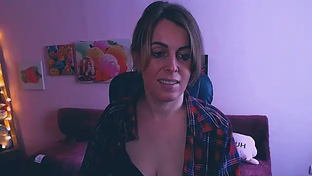 Snapshot of Hot_Milady chatting on 02.13.25 Hot Milady online show from 02.13.25