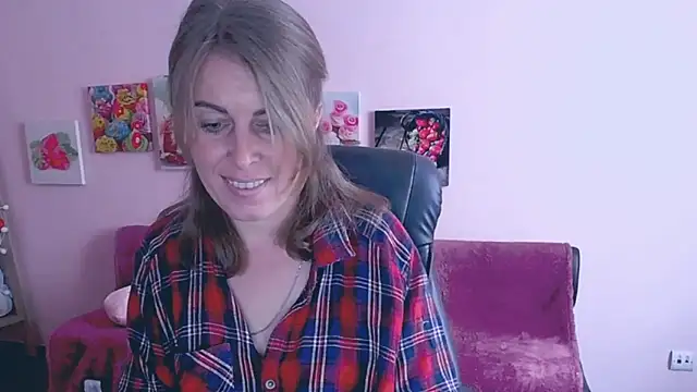 Snapshot of Hot_Milady chatting on 03.10.25 Hot Milady online show from 03.10.25