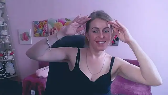 Snapshot of Hot_Milady chatting on 03.11.25 Hot Milady online show from 03.11.25