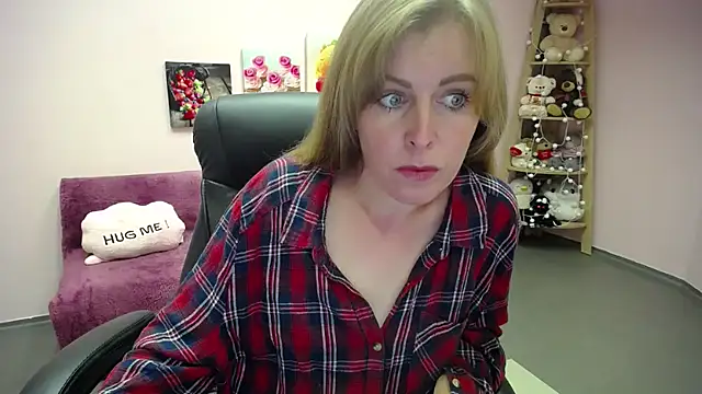 Snapshot of Hot_Milady chatting on 09.26.25 Hot Milady online show from 09.26.25