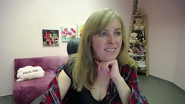 Snapshot of Hot_Milady chatting on 10.01.25 Hot Milady online show from 10.01.25