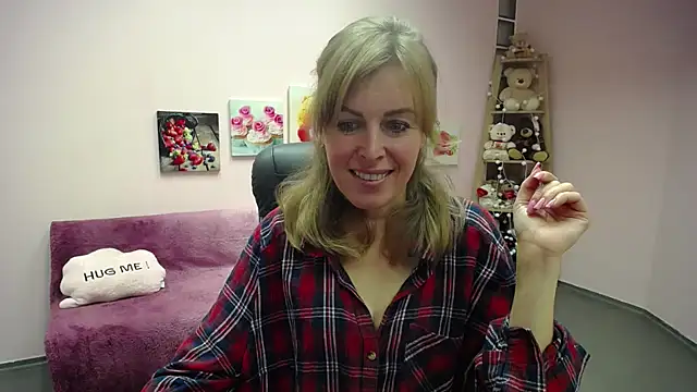 Snapshot of Hot_Milady chatting on 10.02.25 Hot Milady online show from 10.02.25