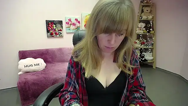 Snapshot of Hot_Milady chatting on 10.07.25 Hot Milady online show from 10.07.25