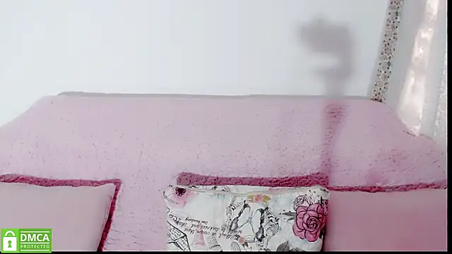 Snapshot of mariana_katto chatting on 11.12.25 mariana katto online show from 11.12.25