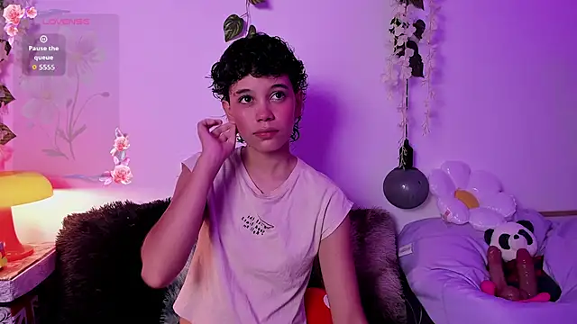 Snapshot of fernanda_indie chatting on 09.23.25 fernanda indie online show from 09.23.25