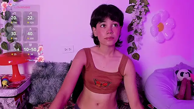 Snapshot of fernanda_indie chatting on 11.04.25 fernanda indie online show from 11.04.25