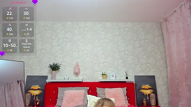 Snapshot of KattyPeachX chatting on 12.18.25 KattyPeachX online show from 12.18.25