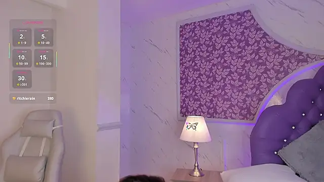 Snapshot of Miamontoya chatting on 11.15.25 Miamontoya online show from 11.15.25