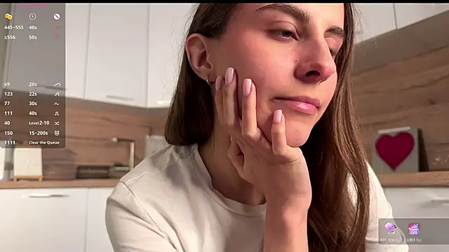 HellPeach online show from 10.15.25