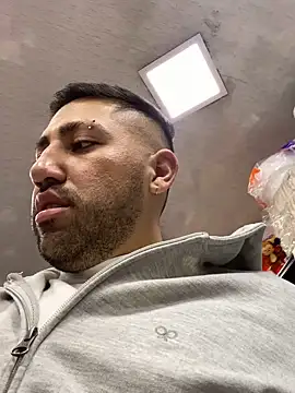 JuanZapata33 online show from 12.13.25