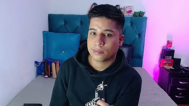 Snapshot of Randy_horny chatting on 02.20.25 Randy horny online show from 02.20.25