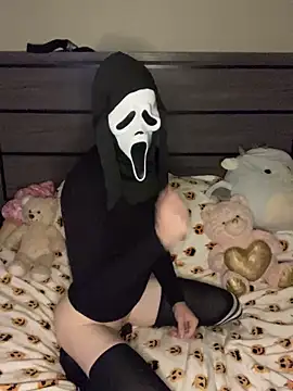 Snapshot of YourFavTwinkie chatting on 10.15.25 YourFavTwinkie online show from 10.15.25