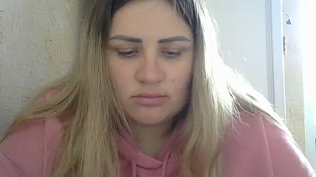 Snapshot of Honeydew-Waves chatting on 10.01.25 Honeydew-Waves online show from 10.01.25