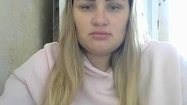 Snapshot of Honeydew-Waves chatting on 10.13.25 Honeydew-Waves online show from 10.13.25