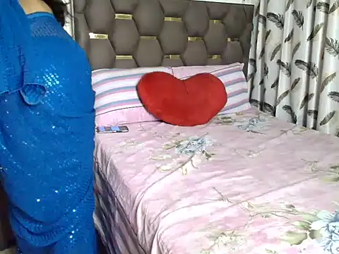 Snapshot of CUTE_princess_143 chatting on 12.03.25 CUTE princess 143 online show from 12.03.25