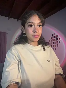 Snapshot of Arteatenea__ chatting on 12.15.24 Arteatenea online show from 12.15.24