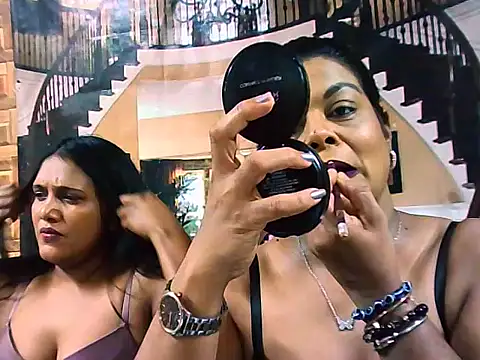 Snapshot of indianCherryPie chatting on 10.14.25 indianCherryPie online show from 10.14.25