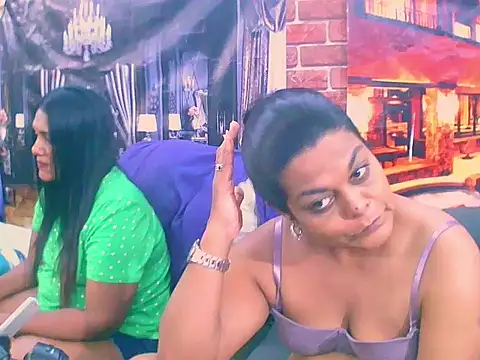 Snapshot of indianCherryPie chatting on 10.28.25 indianCherryPie online show from 10.28.25