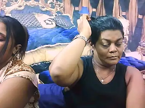 Snapshot of indianCherryPie chatting on 11.27.25 indianCherryPie online show from 11.27.25