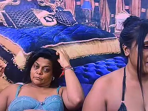 Snapshot of indianCherryPie chatting on 11.28.25 indianCherryPie online show from 11.28.25